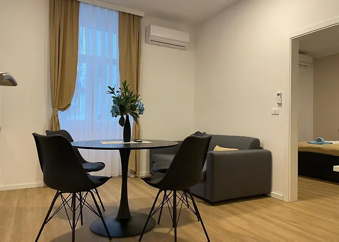 Апартаменты Admiral's *