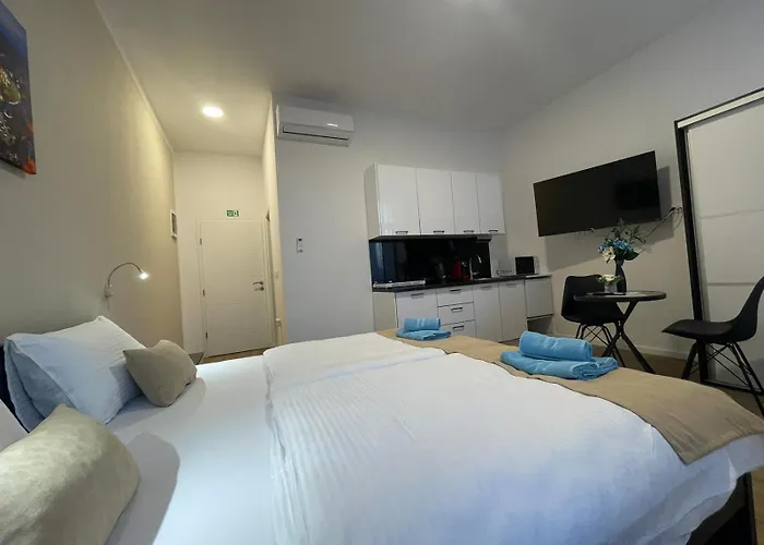 Апартаменты Admiral's *