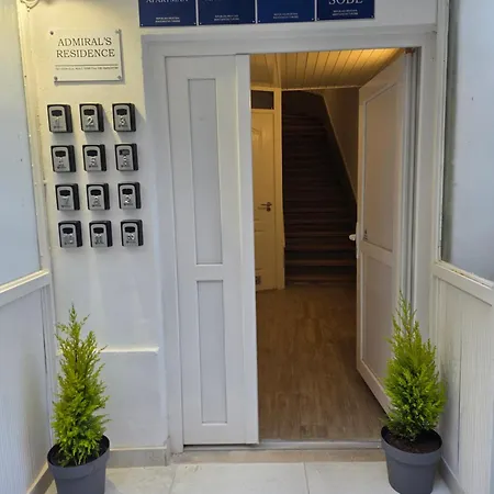 Admiral's Apartman *